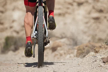 Crédence de cuisine en verre imprimé Vélo Mountain bike sport athlete man riding outdoors