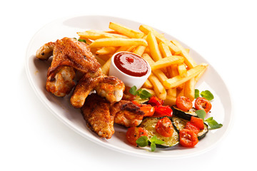 Grilled chicken nuggets and vegetables