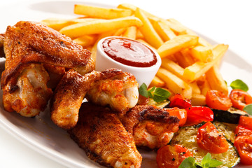 Grilled chicken nuggets and vegetables