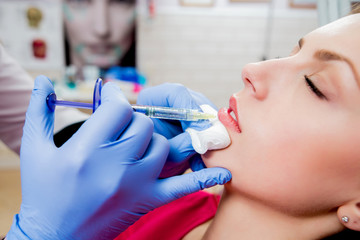 Naklejka premium Beautician and the patient in the clinic of aesthetic medicine.