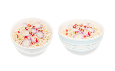 Fototapeta na wymiar Noodle in bowl isolated, Clipping path