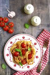 Spaghetti with tomato garlic sauce.