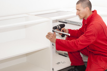 Obraz premium master assembles furniture