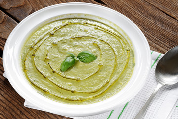 crema di zucchine e basilico