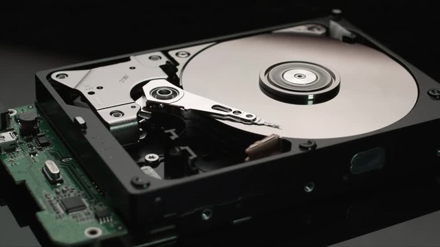 Hard disk drive turn on read data turn off