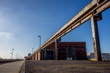 Altes Ladekransystem in der Überseestadt in Bremen