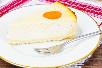 Cheesecake with Apricots