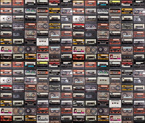 Fototapeta premium Ogromna kolekcja kaset audio. Retro tło muzyczne