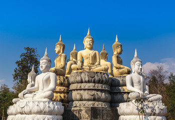 Fototapeta na wymiar many buddha statue sitting on blue sky background in Thai temple. 