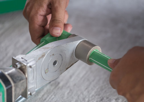 Plumber weld two pieces of PPR pipe