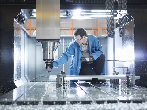 Worker Adjusting Precision Die Cutter