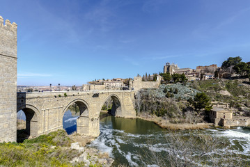 Fototapeta na wymiar Puente de San Martin bridge over the Tajo river in Toledo