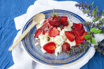 cottage cheese with strawberries