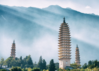 Les trois pagodes du temple Chongsheng, Dali, Chine. Image tonique