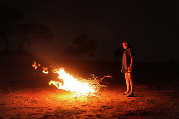 Préparation du feu de camp
