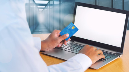 Online shopping with credit card and laptop computer - obrazy, fototapety, plakaty
