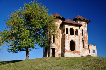 Fototapeta premium Old abandonned romanian rural castle