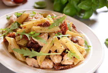 Penne pasta with chicken, dried tomatoes and ruckola