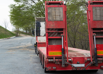 Truck with hydraulic ramp is on site