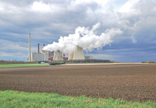 das Braunkohlekraftwerk Neurath bei Grevenbroich im Rheinischen Braunkohlerevier,NRW,Deutschland