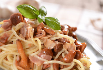 Spaghetti pasta with chanterelles