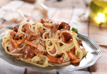 Spaghetti pasta with chanterelles