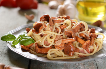 Spaghetti pasta with chanterelles