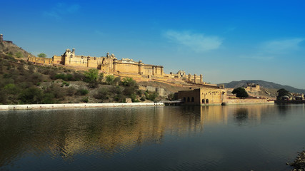 Fototapeta na wymiar Ancient magnificent Amber fort towering on a rocky hill reflecte