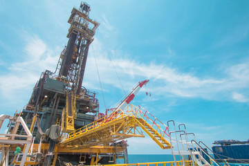 Offshore oil and rig platform