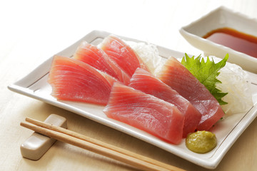 まぐろの刺身　 Sliced raw yellow fin tuna