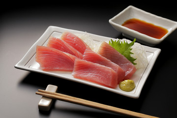 まぐろの刺身　 Sliced raw yellow fin tuna