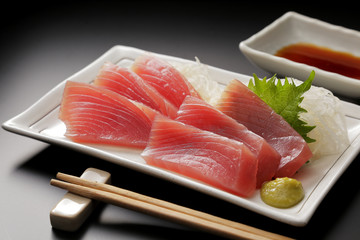 まぐろの刺身　 Sliced raw yellow fin tuna