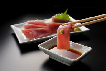 まぐろの刺身　 Sliced raw yellow fin tuna