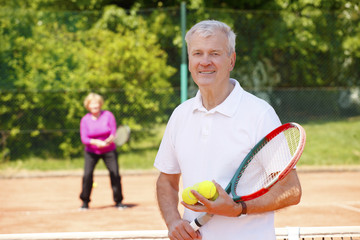 Active senior tennis players