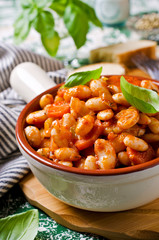 Baked beans in sauce