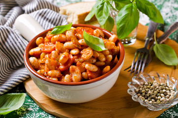 Baked beans in sauce