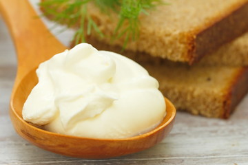 Obraz na płótnie Canvas Sour cream with rye bread and greens