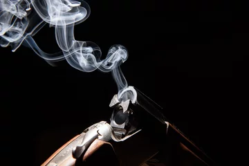 Foto auf Acrylglas Rauch aus einem Jagdgewehr nach dem Schießen © river34