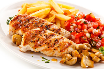 Grilled chicken fillet and vegetables