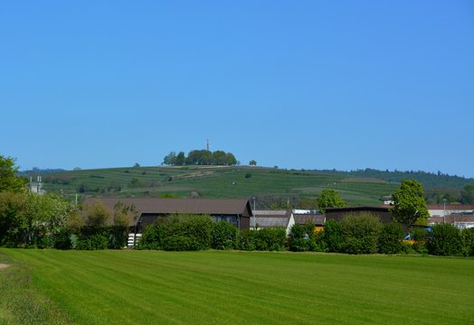 Sicht vom Stadtrand zum Schutterlindenberg, Hausberg von Lahr, Ortenau Baden Deutschland