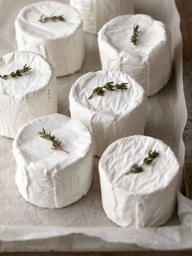Goats cheese rounds with thyme on top