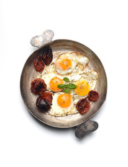 Fried quail eggs with tomato and basil