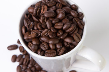 Tasse mit Kaffeebohnen