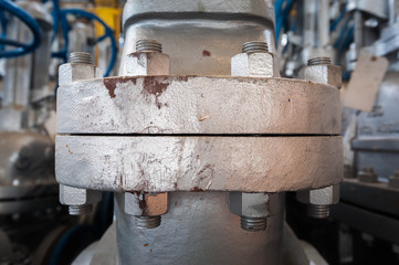 The bolts on flanged connection during body and bonnet of valve