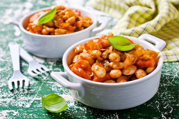 Baked beans in sauce