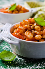 Baked beans in sauce