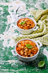 Baked beans in sauce