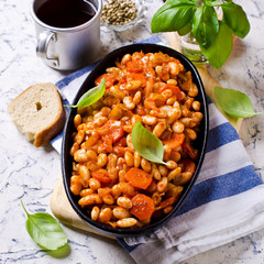 Baked beans in sauce