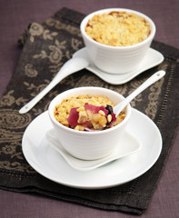 crumble with fruit nuts