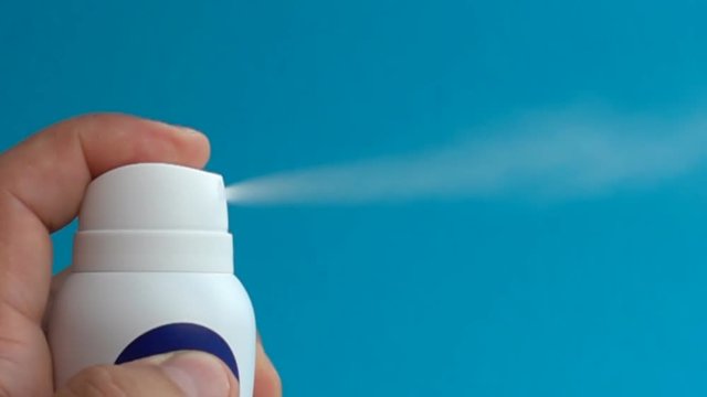 Как выглядит дезодорант внутри спрей Deodorant Bottle Видеоматериалы: просматривайте 1,319 стоковое видео в формате H